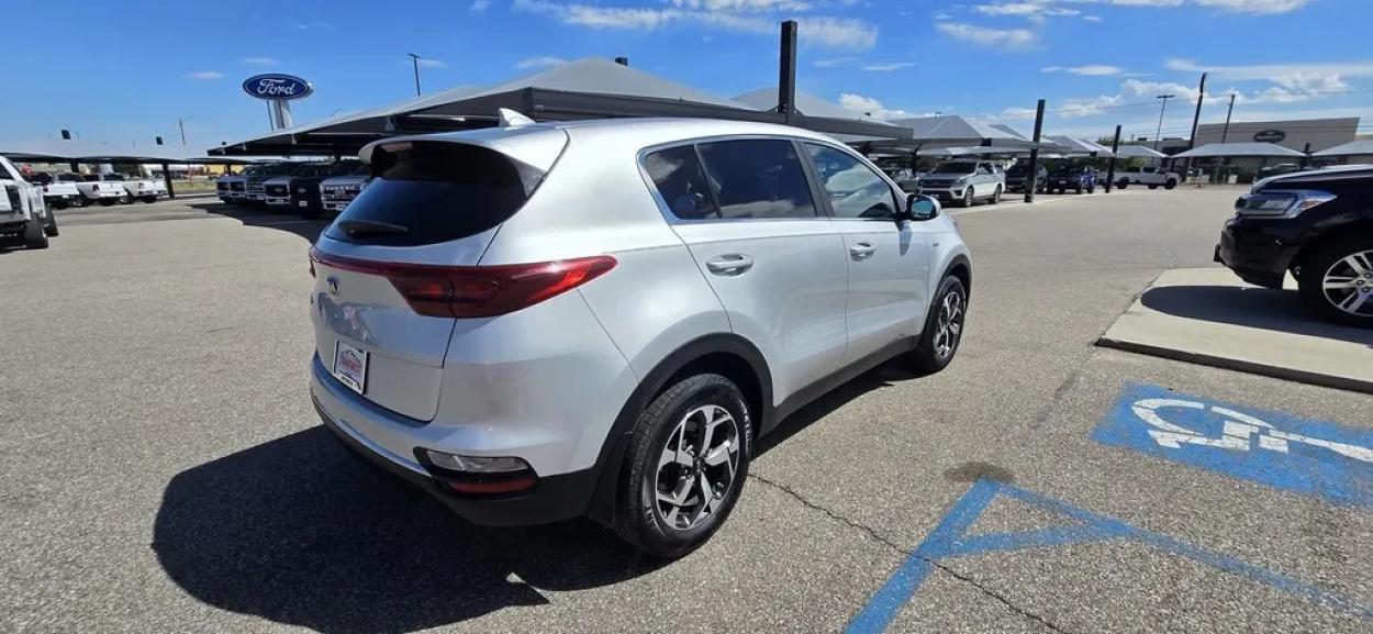 2020 Kia Sportage | Photo 5 of 27