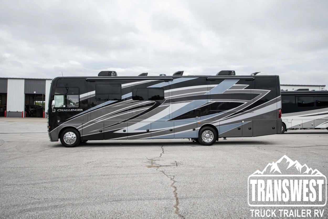 2022 Thor Challenger 37FH | Photo 1 of 25