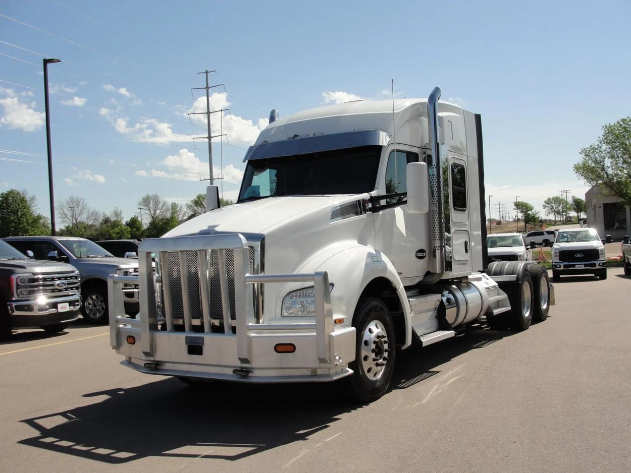 2017 Kenworth T880 | Photo 1 of 22