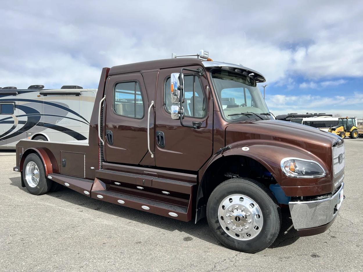 2023 Freightliner M2 106 Summit Hauler | Photo 26 of 28