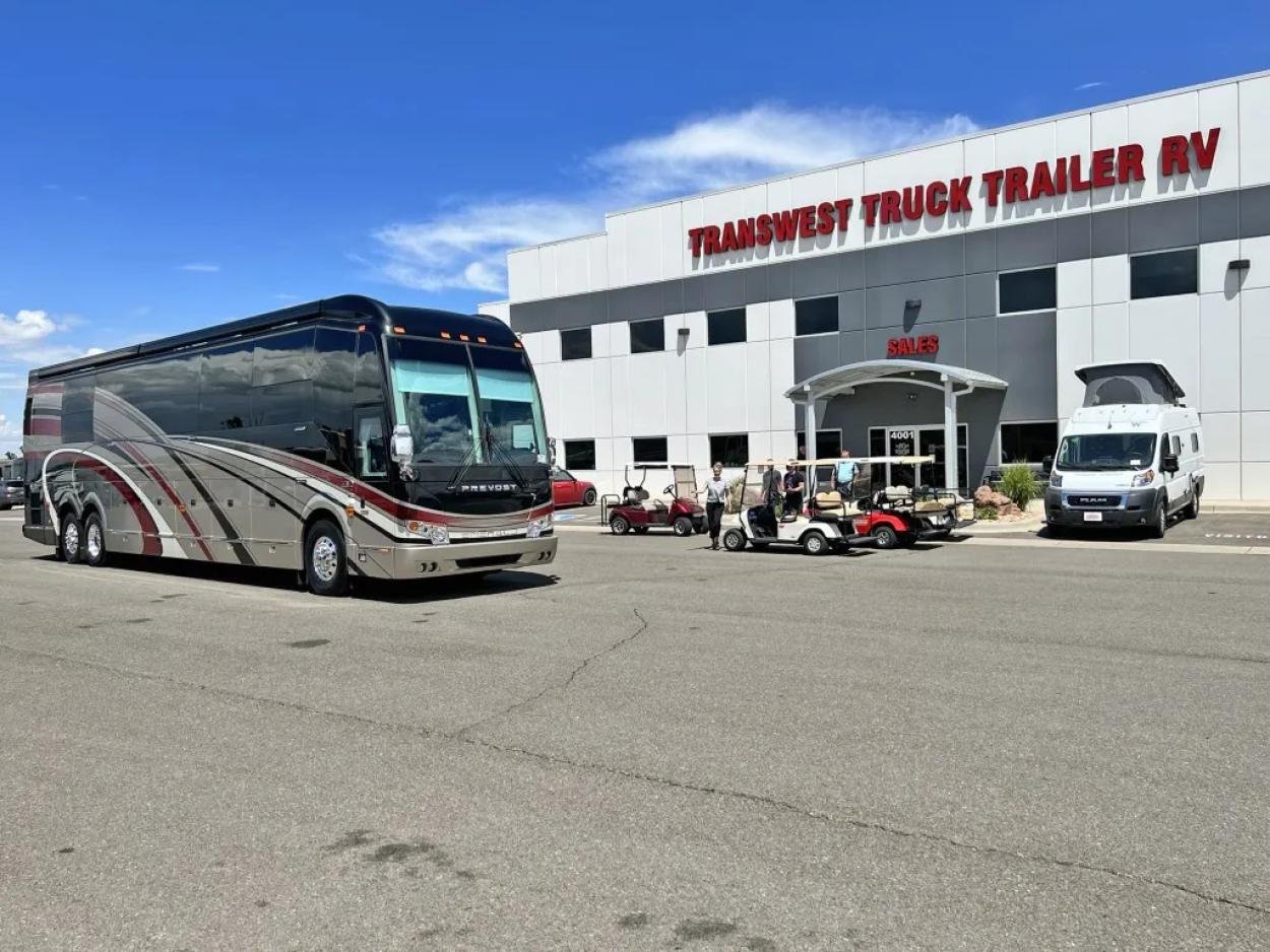 2020 Emerald Prevost H3-45 | Photo 41 of 40