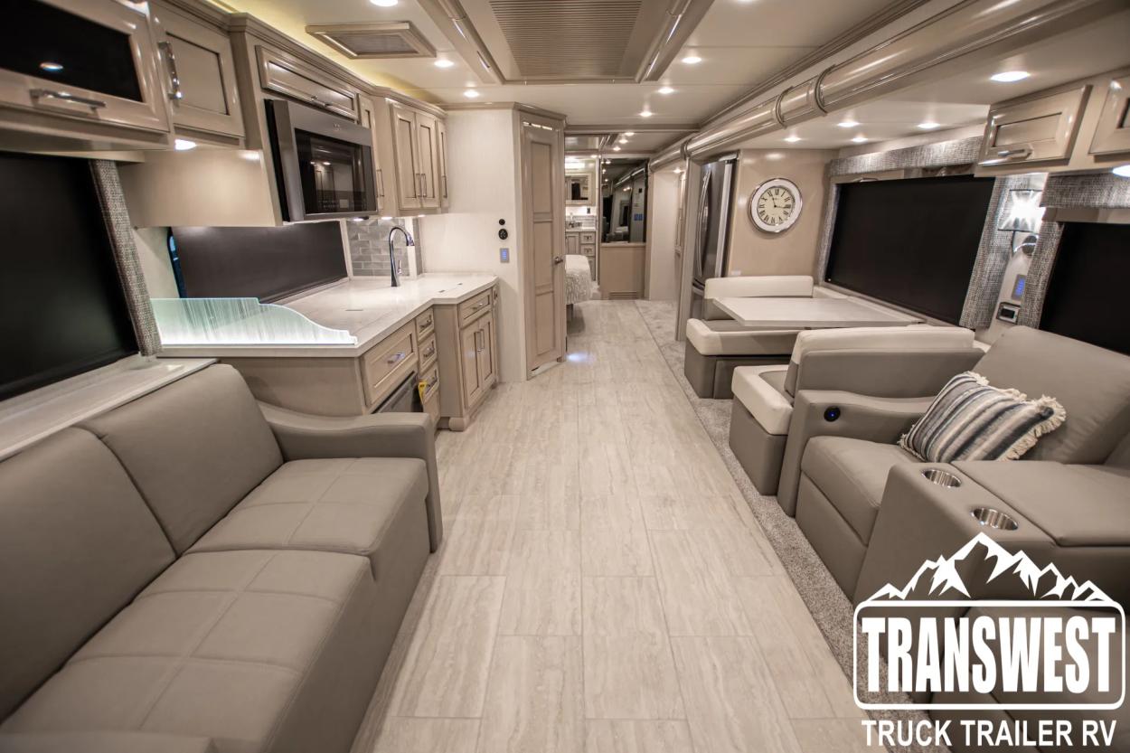 2024 Newmar Ventana 3809 | Photo 2 of 40