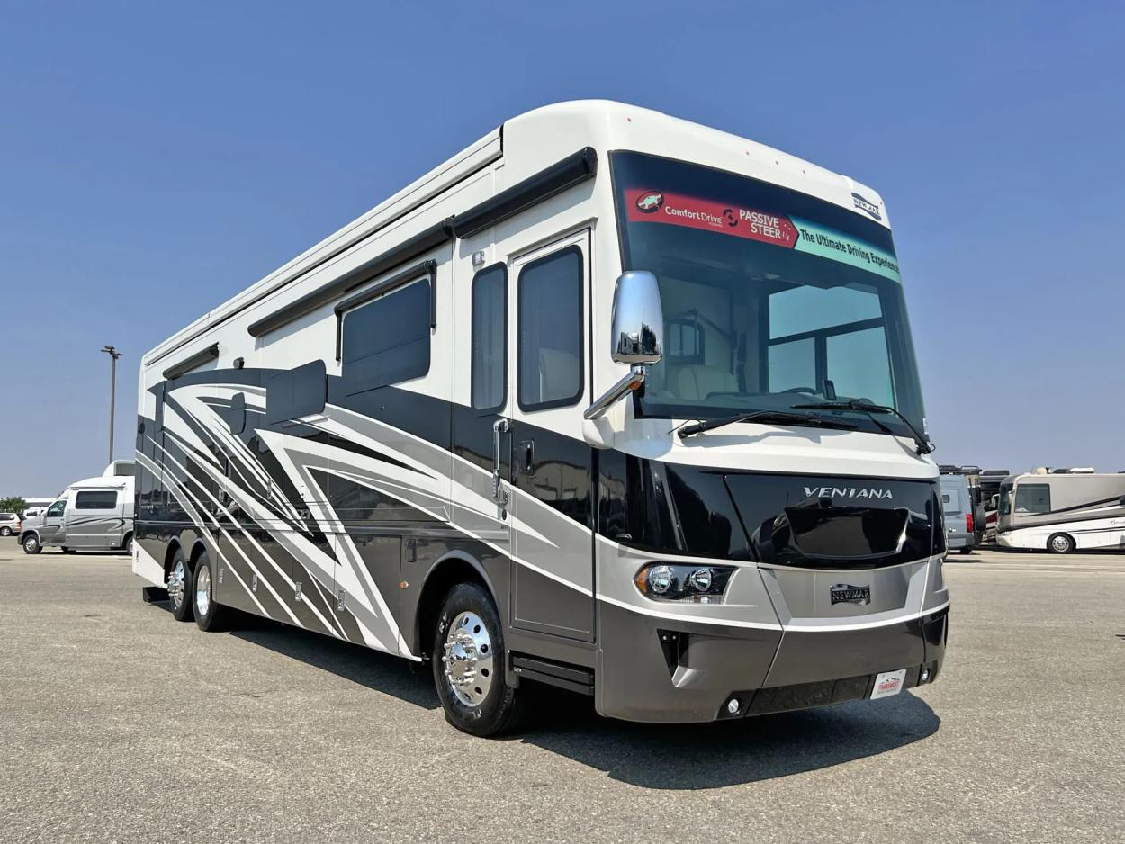 2023 Newmar Ventana 4037 | Photo 1 of 35