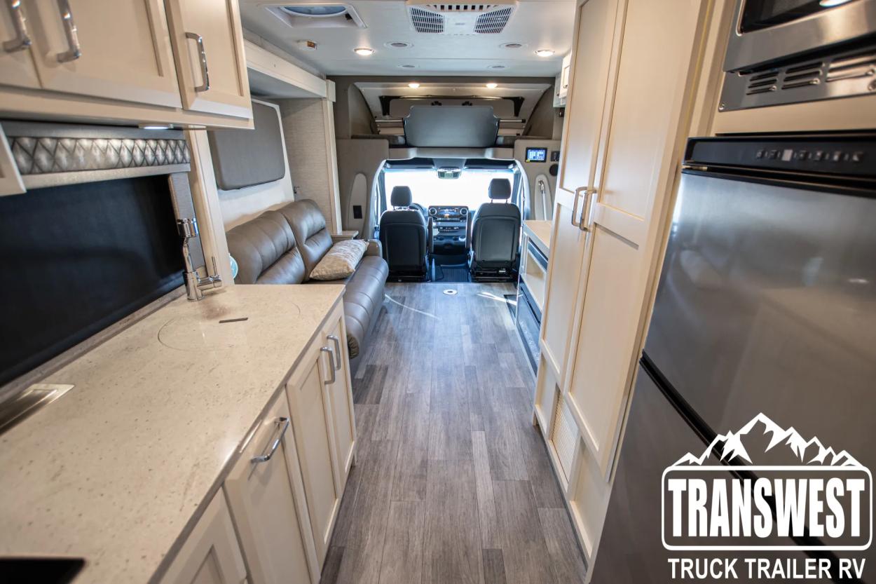 2024 Tiffin Wayfarer 25 JW | Photo 10 of 21