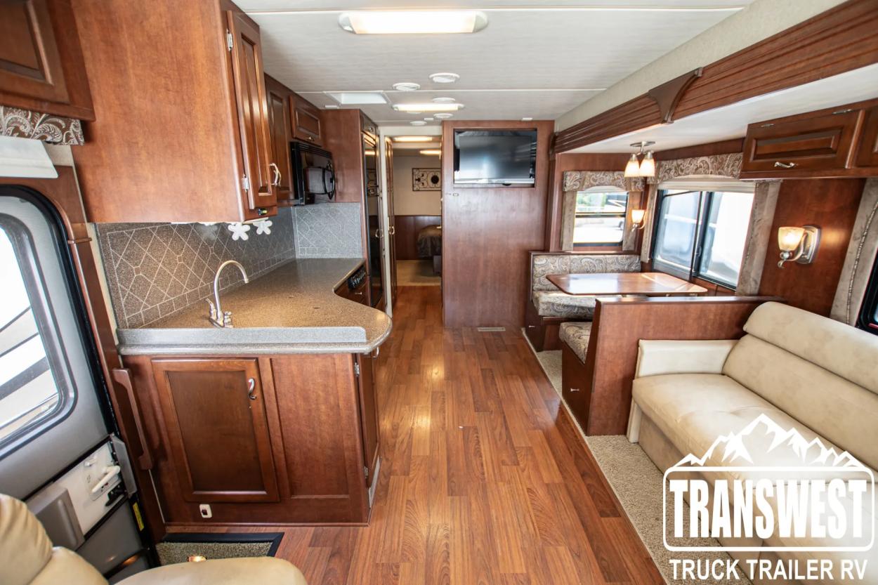 2011 Newmar Canyon Star 3411 | Photo 2 of 12