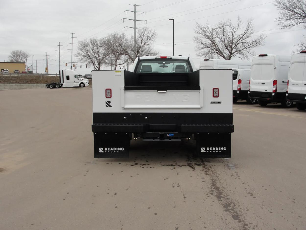 2023 Ford F-450 | Photo 4 of 15