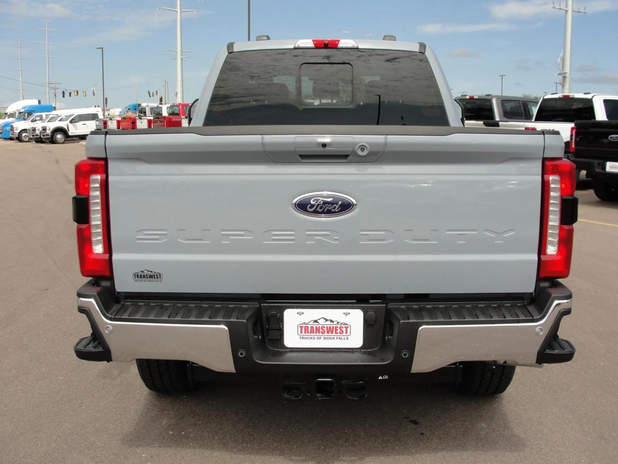 2024 Ford F-350 | Photo 4 of 19