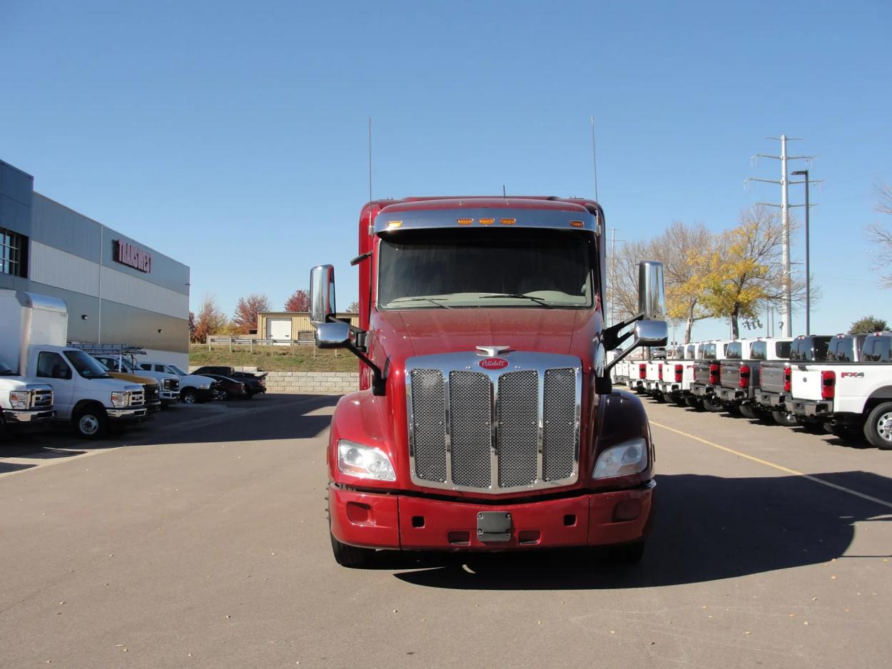 2019 Peterbilt 579 | Photo 8 of 16