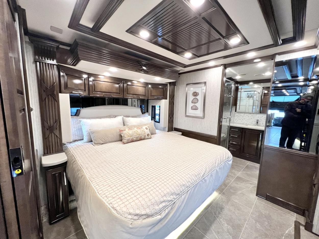 2024 Newmar Supreme Aire 4509 | Photo 16 of 37