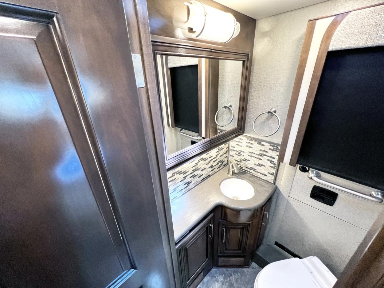 2019 Newmar New Aire 3341 | Photo 12 of 21