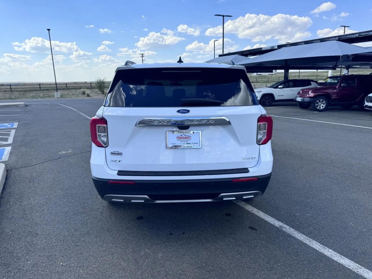 2023 Ford Explorer XLT | Photo 6 of 14