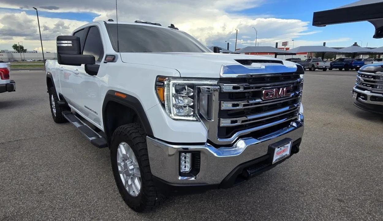 2023 GMC Sierra 2500HD | Photo 3 of 32