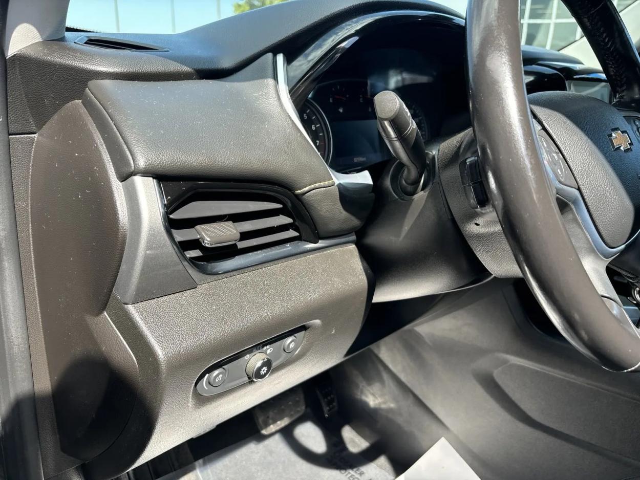 2021 Chevrolet Traverse LT Leather | Photo 18 of 28