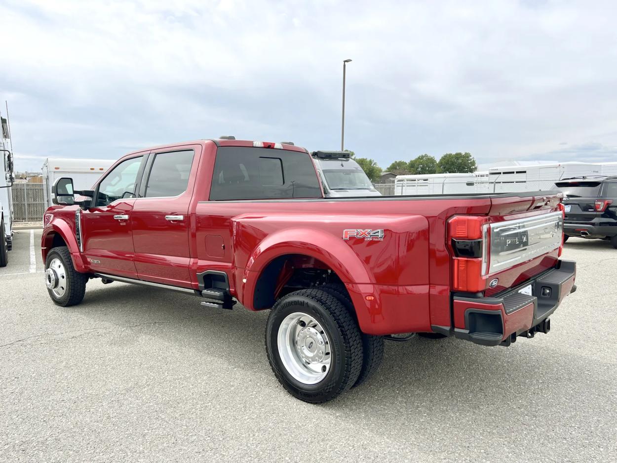 2024 Ford F-450 Platinum | Photo 11 of 22