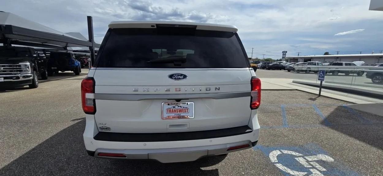 2024 Ford Expedition | Photo 7 of 33