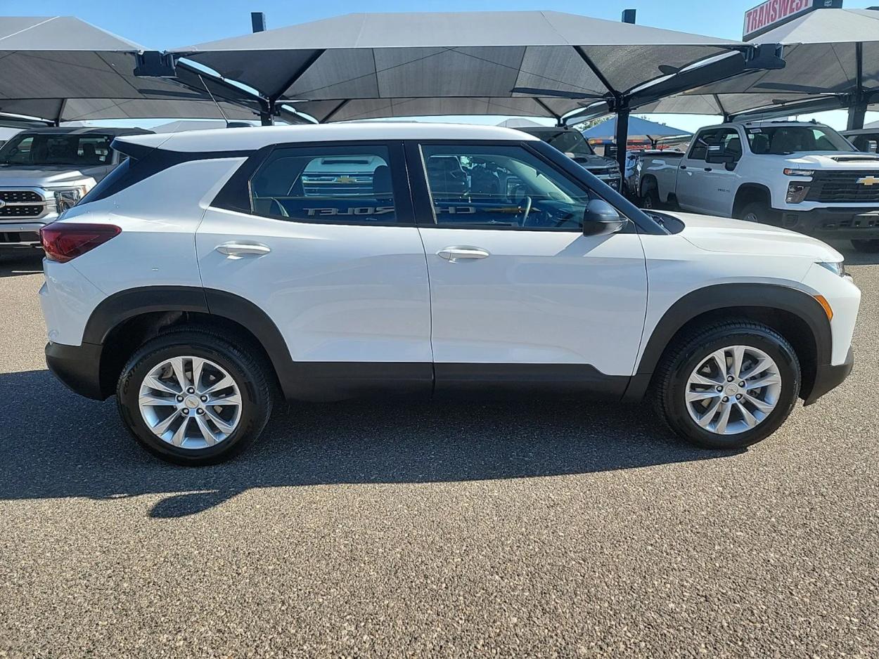 2023 Chevrolet Trailblazer LS | Photo 7 of 17