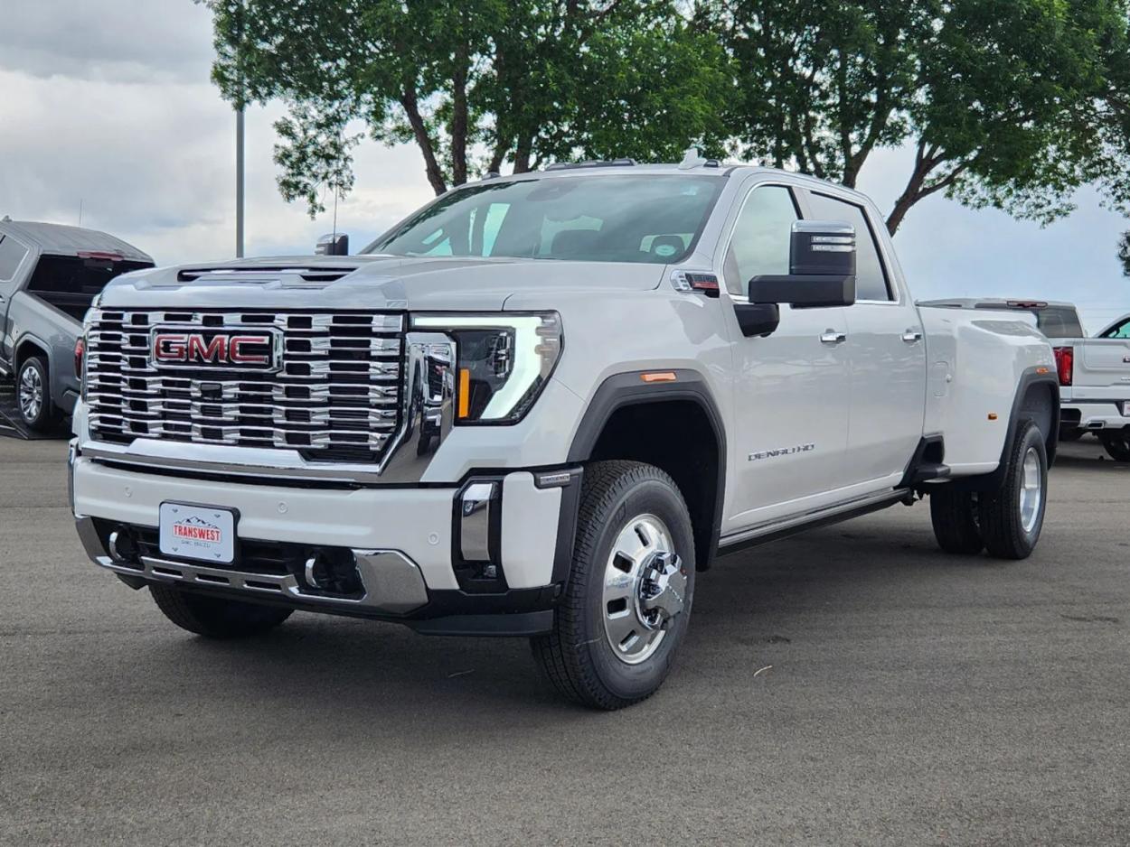 2024 GMC Sierra 3500HD Denali | Photo 7 of 28