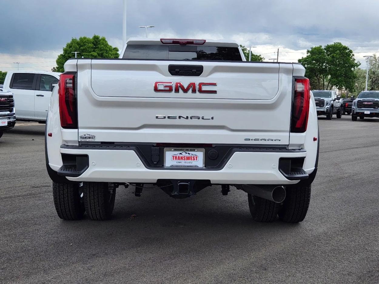 2024 GMC Sierra 3500HD Denali | Photo 3 of 28