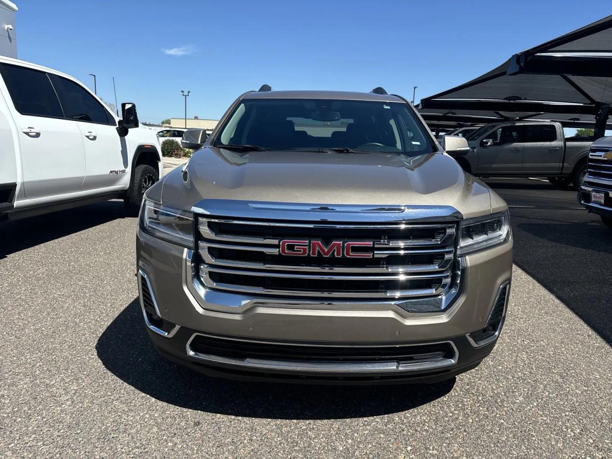 2023 GMC Acadia SLT | Photo 7 of 25