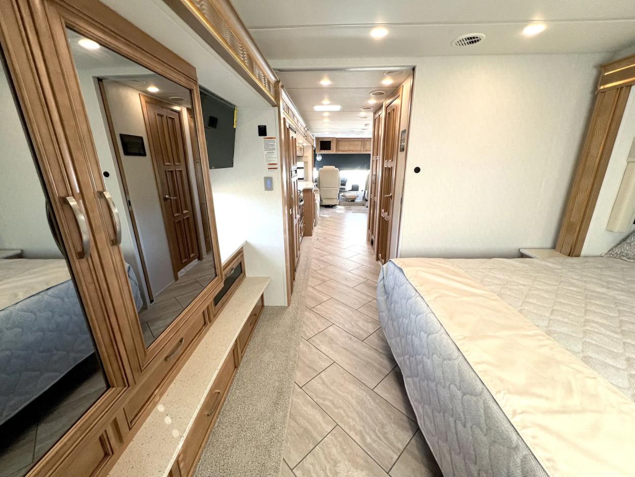 2024 Newmar Bay Star Sport 3225 | Photo 13 of 16