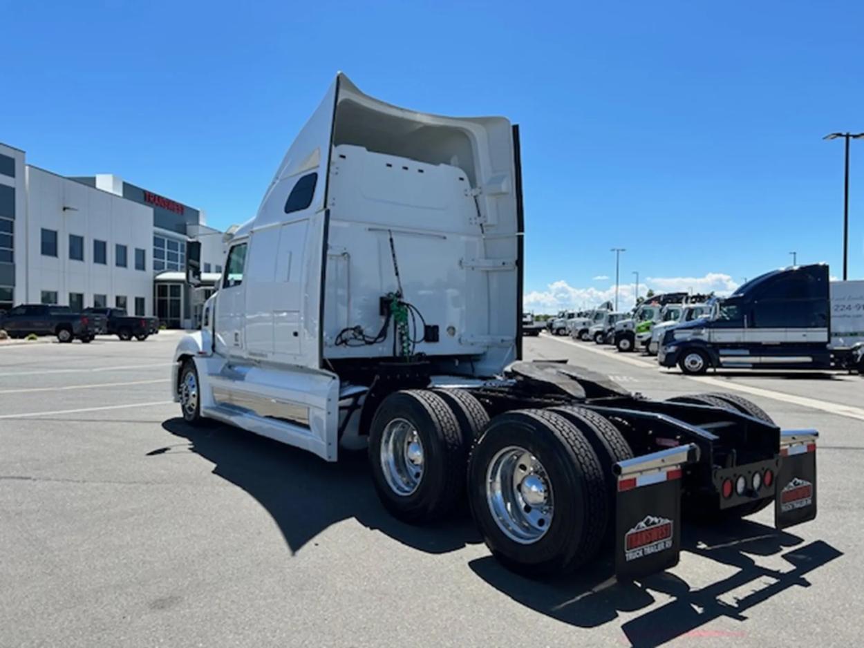 2022 Western Star 5700XE | Photo 4 of 22