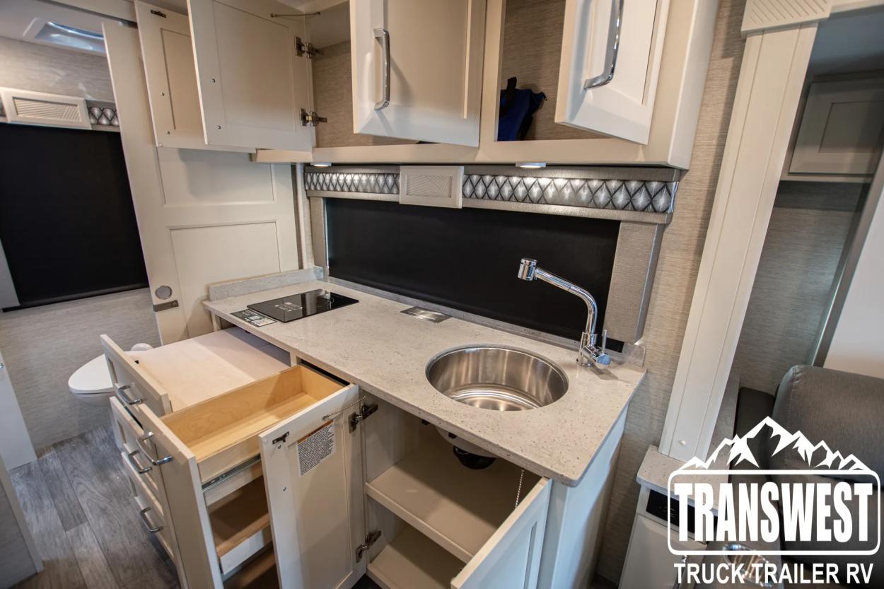 2024 Tiffin Wayfarer 25 JW | Photo 17 of 21