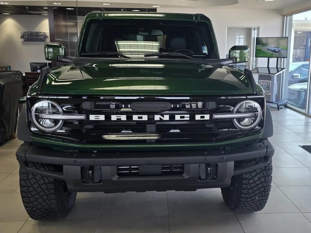 2024 Ford Bronco | Photo 2 of 22