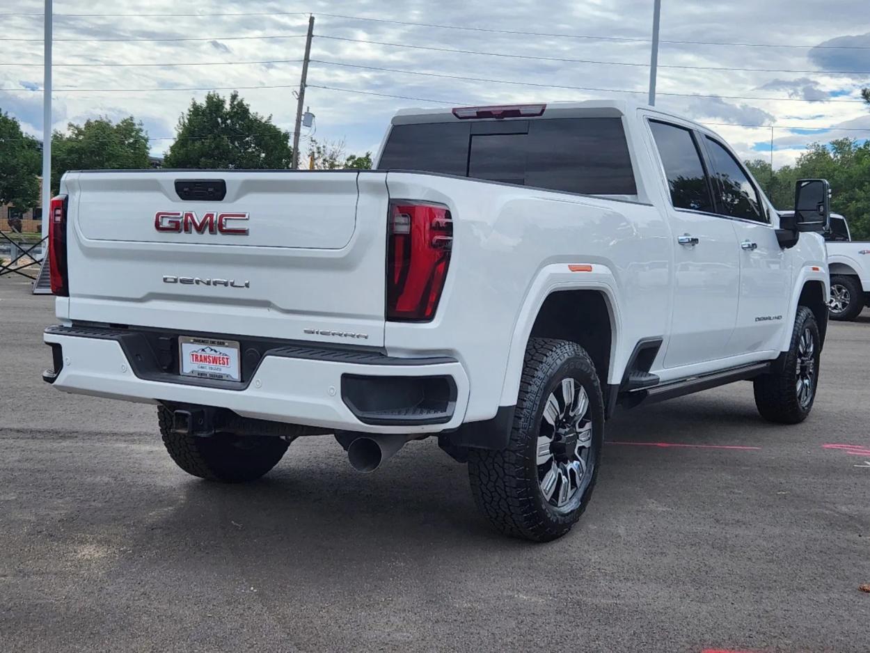 2024 GMC Sierra 3500HD Denali | Photo 2 of 32