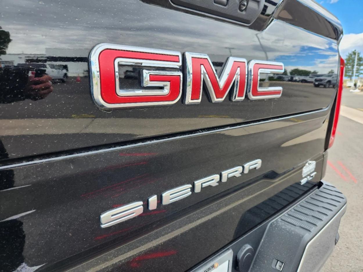 2021 GMC Sierra 1500 SLT | Photo 13 of 30