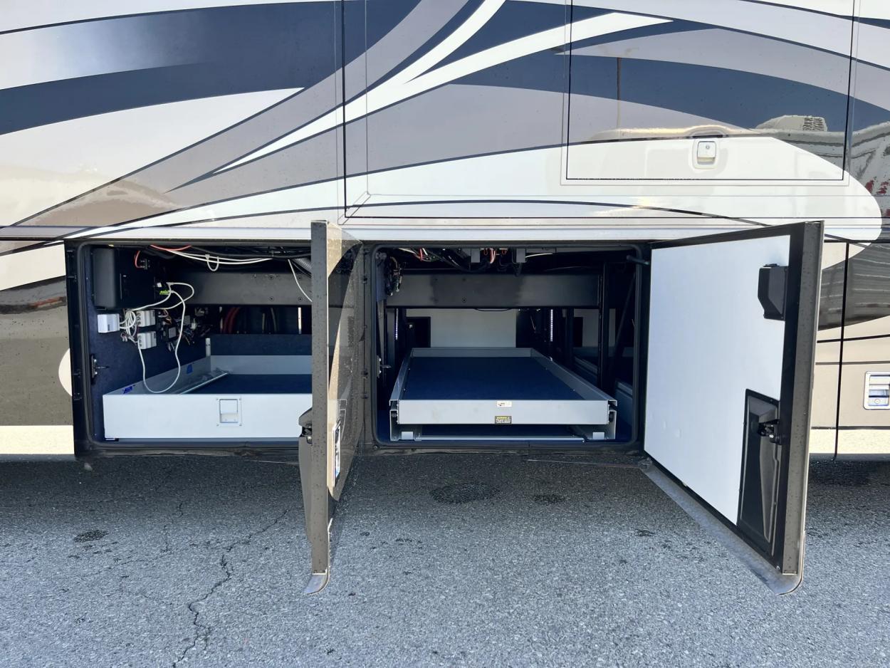 2019 Newmar Essex 4551 | Photo 22 of 34