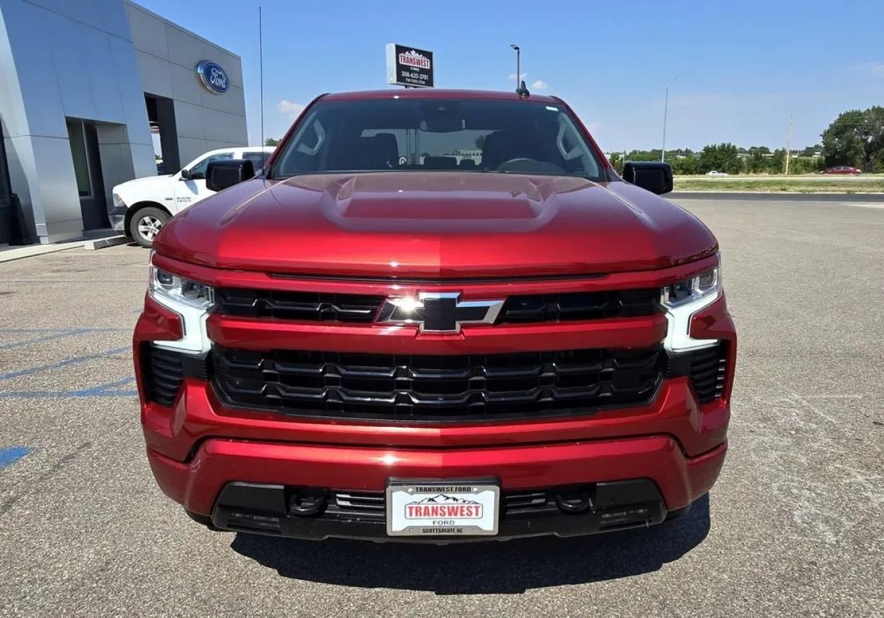 2023 Chevrolet Silverado 1500 | Photo 2 of 30