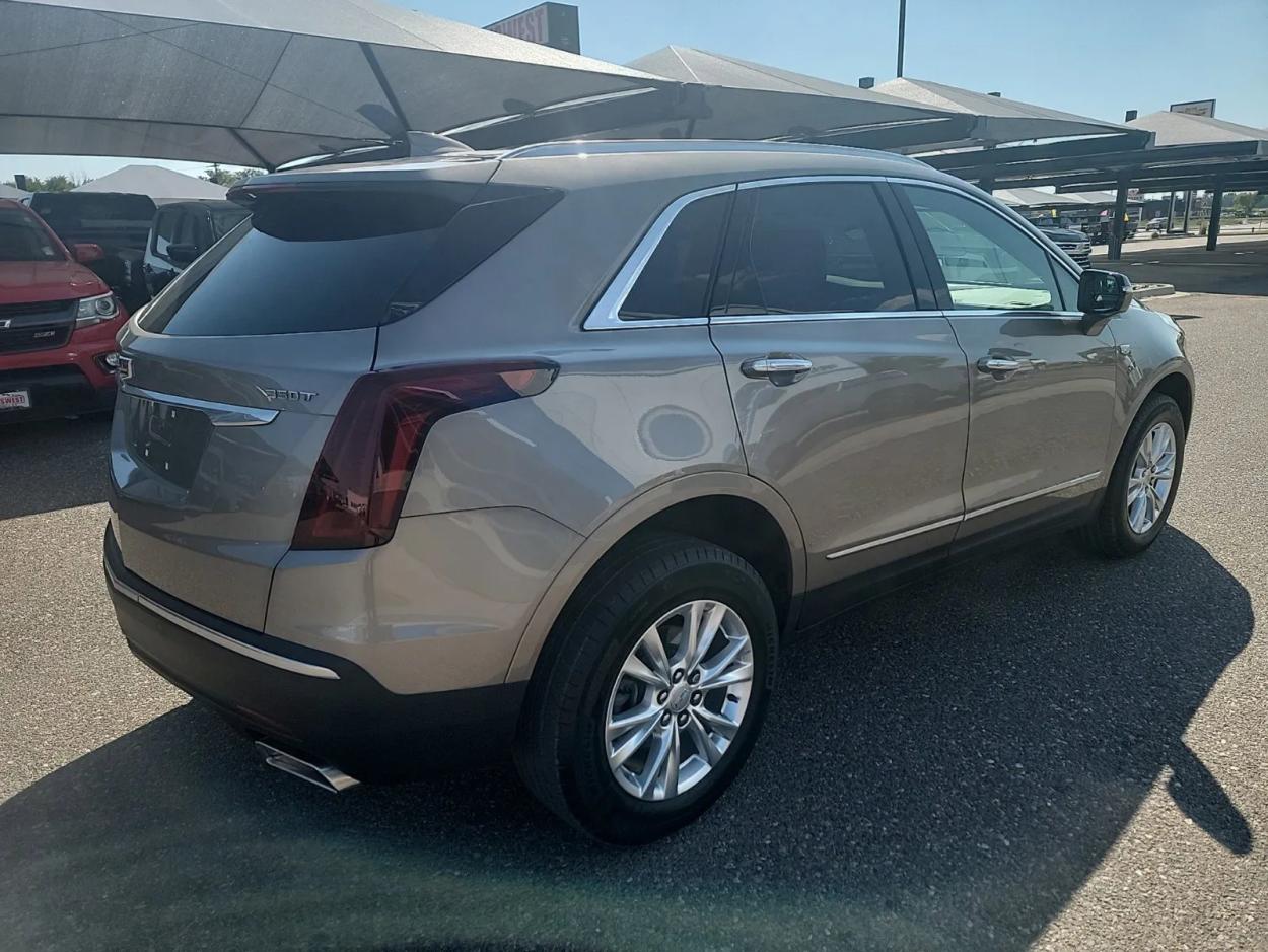 2022 Cadillac XT5 AWD Luxury | Photo 6 of 18