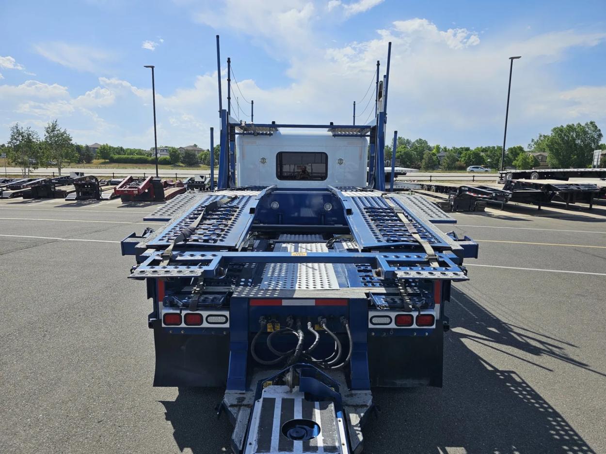 2019 Peterbilt 389 | Photo 5 of 32