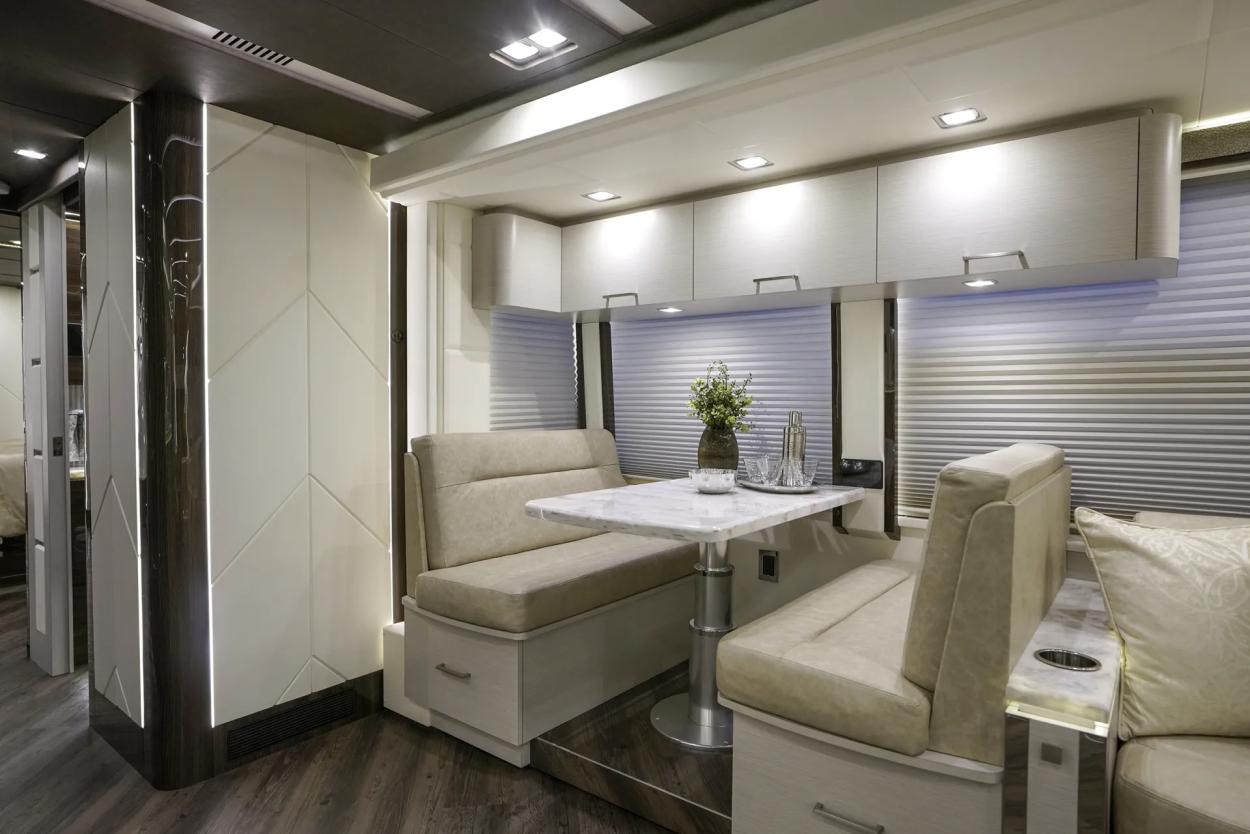 2023 Emerald Prevost H3-45 | Photo 5 of 24