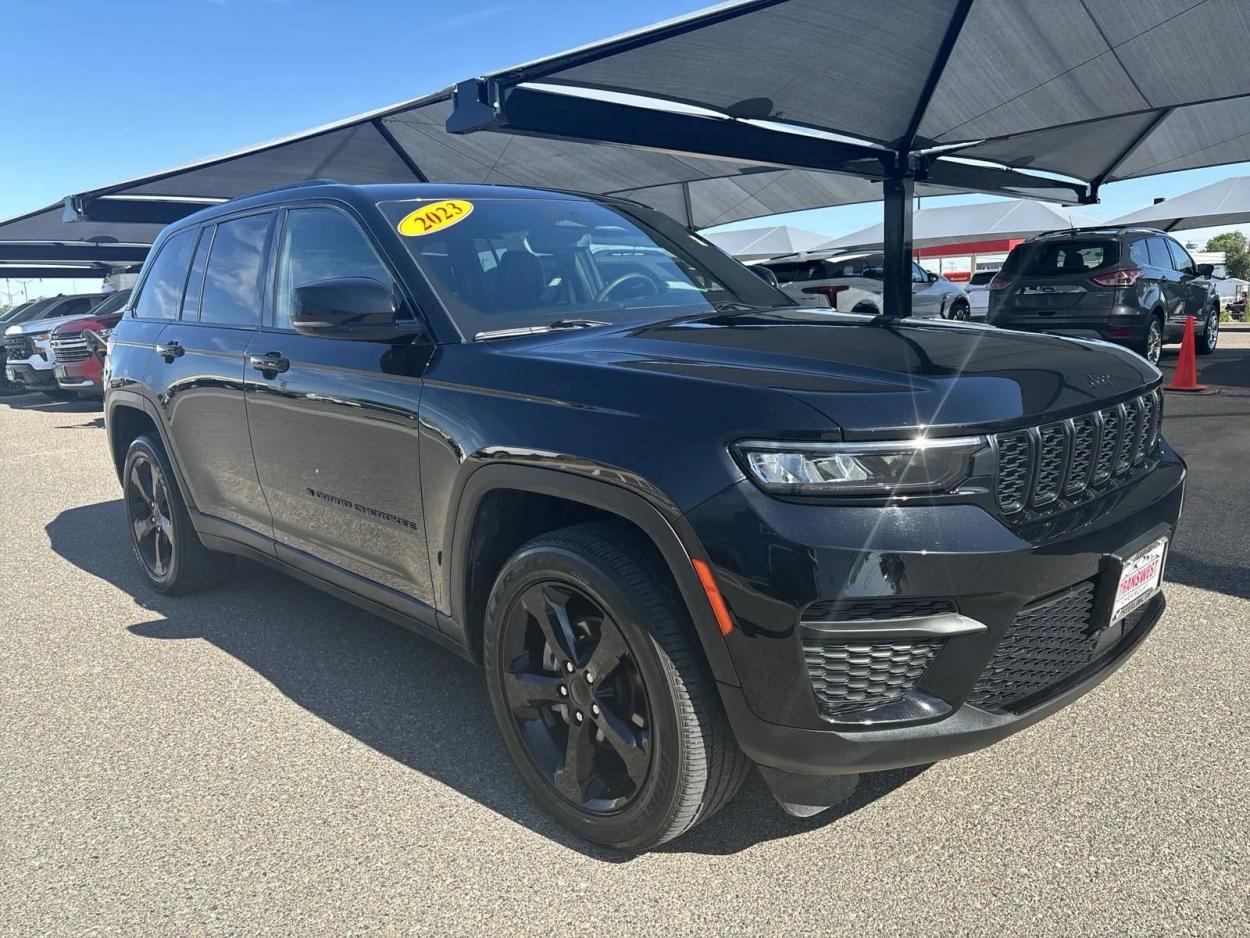 2023 Jeep Grand Cherokee Altitude | Photo 6 of 23