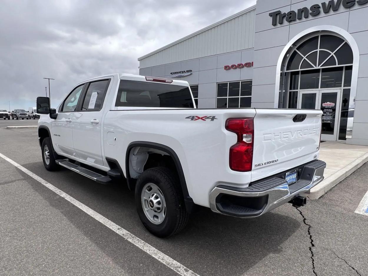 2023 Chevrolet Silverado 2500HD LT | Photo 8 of 16