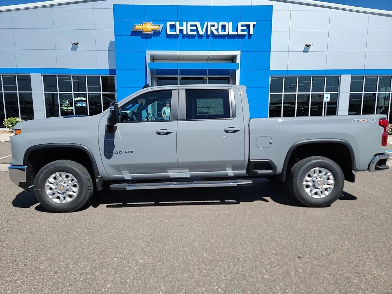 2024 Chevrolet Silverado 2500HD LT | Photo 2 of 20