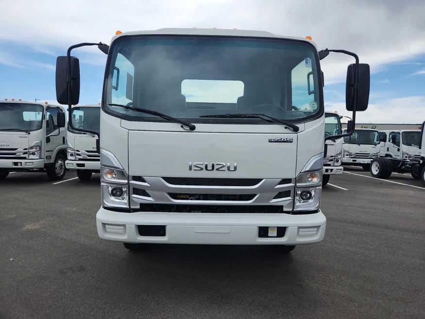 2025 Isuzu NPR-HD GAS CAB CHASSIS 150 WHEELBASE | Photo 1 of 3