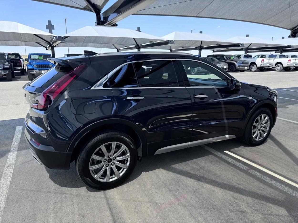 2023 Cadillac XT4 AWD Premium Luxury | Photo 4 of 17