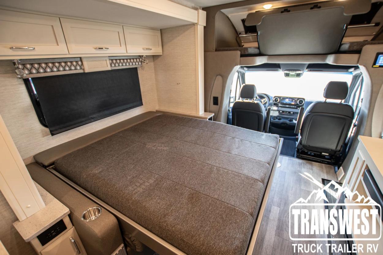 2024 Tiffin Wayfarer 25 JW | Photo 13 of 21