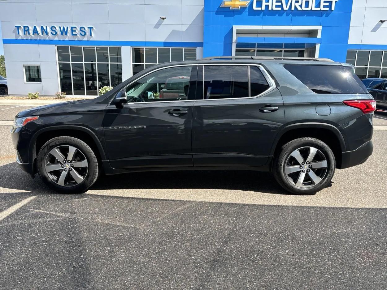 2021 Chevrolet Traverse LT Leather | Photo 1 of 28