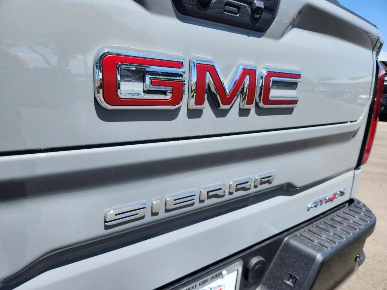 2024 GMC Sierra 1500 AT4X | Photo 13 of 27