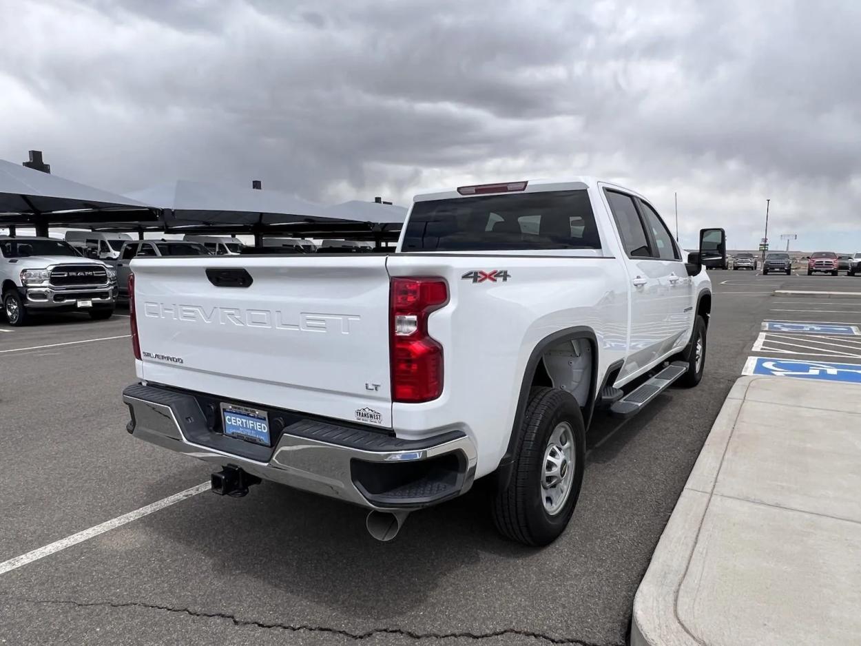 2023 Chevrolet Silverado 2500HD LT | Photo 5 of 16