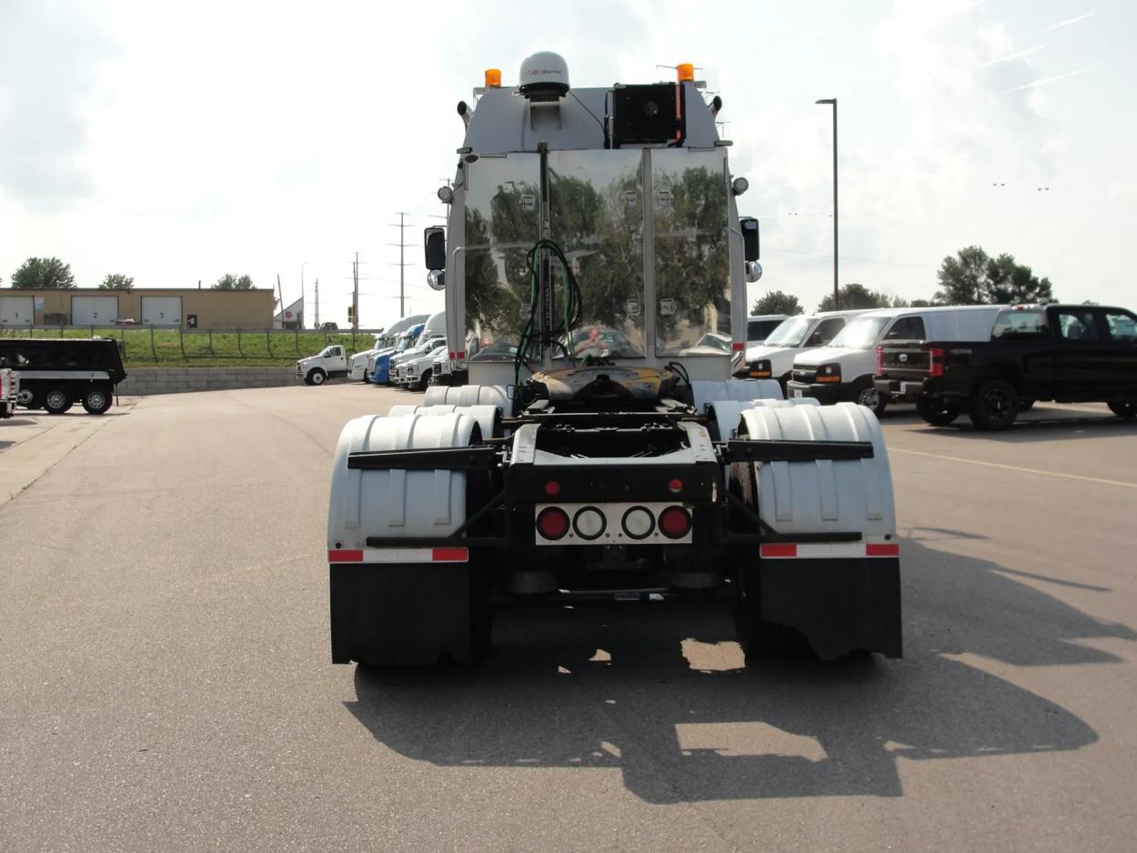 2022 Western Star 4900 | Photo 4 of 22