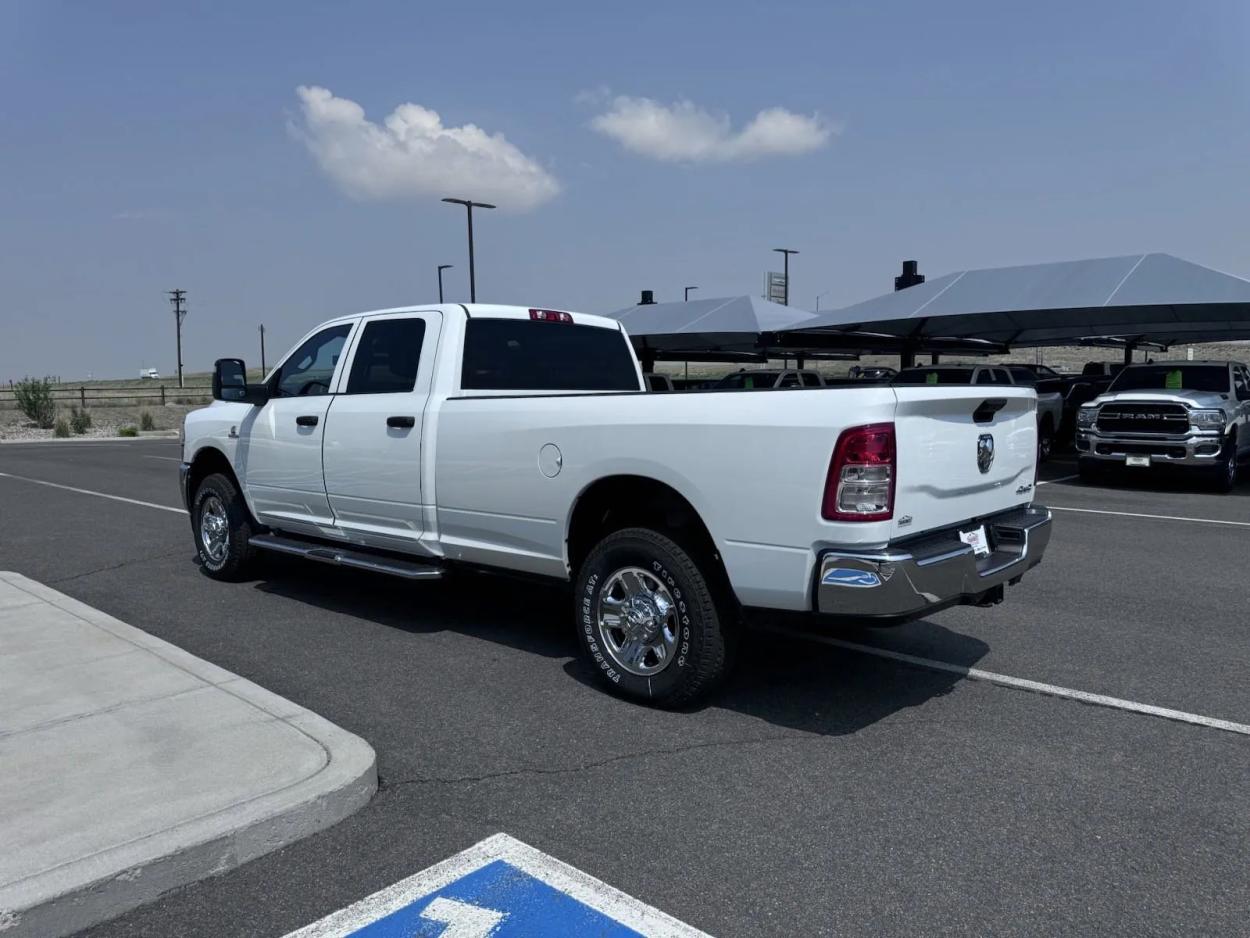 2024 RAM 3500 Tradesman | Photo 4 of 11