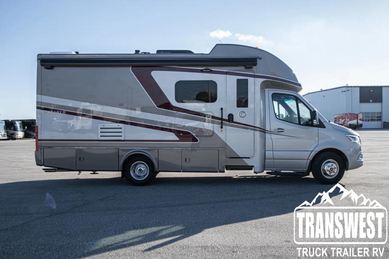 2024 Tiffin Wayfarer 25 JW | Photo 3 of 21