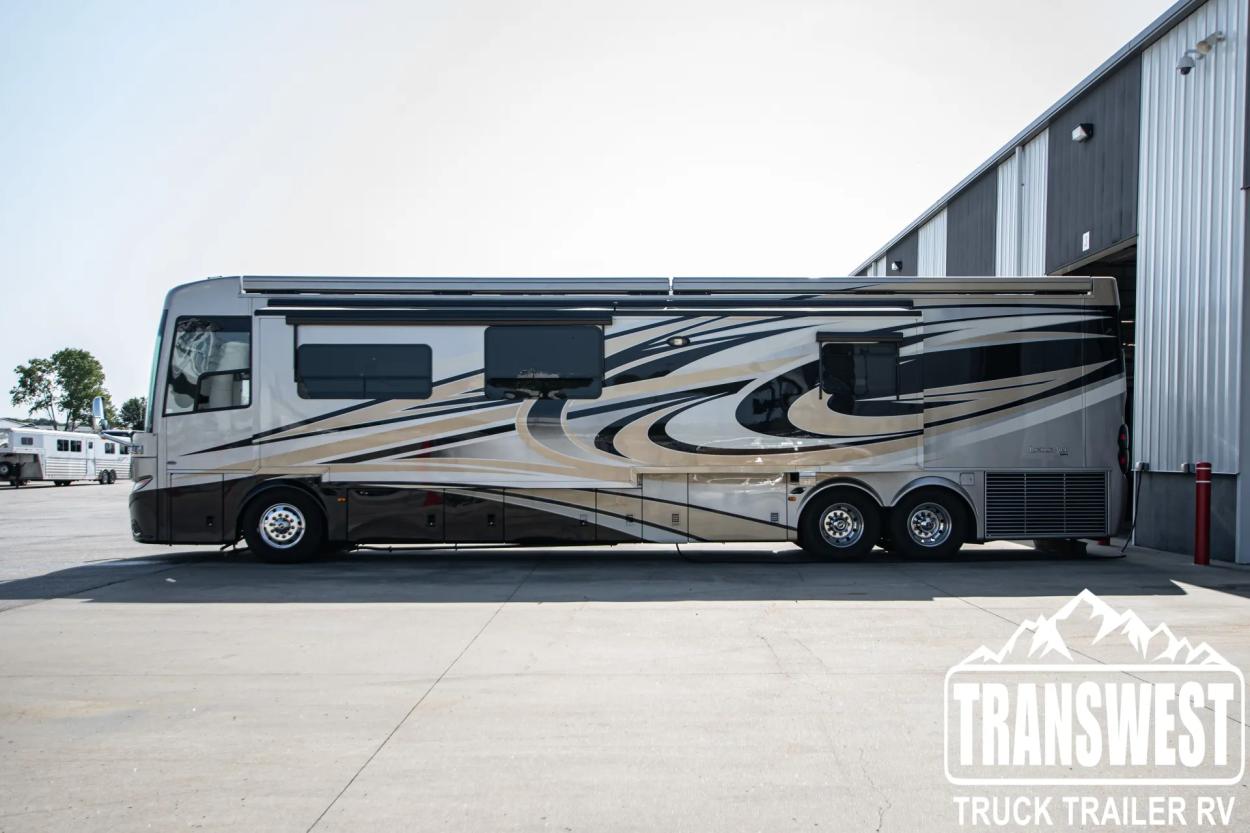 2015 Newmar London Aire 4503 | Photo 2 of 27