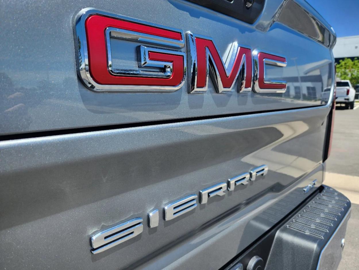 2024 GMC Sierra 2500HD SLT | Photo 12 of 27