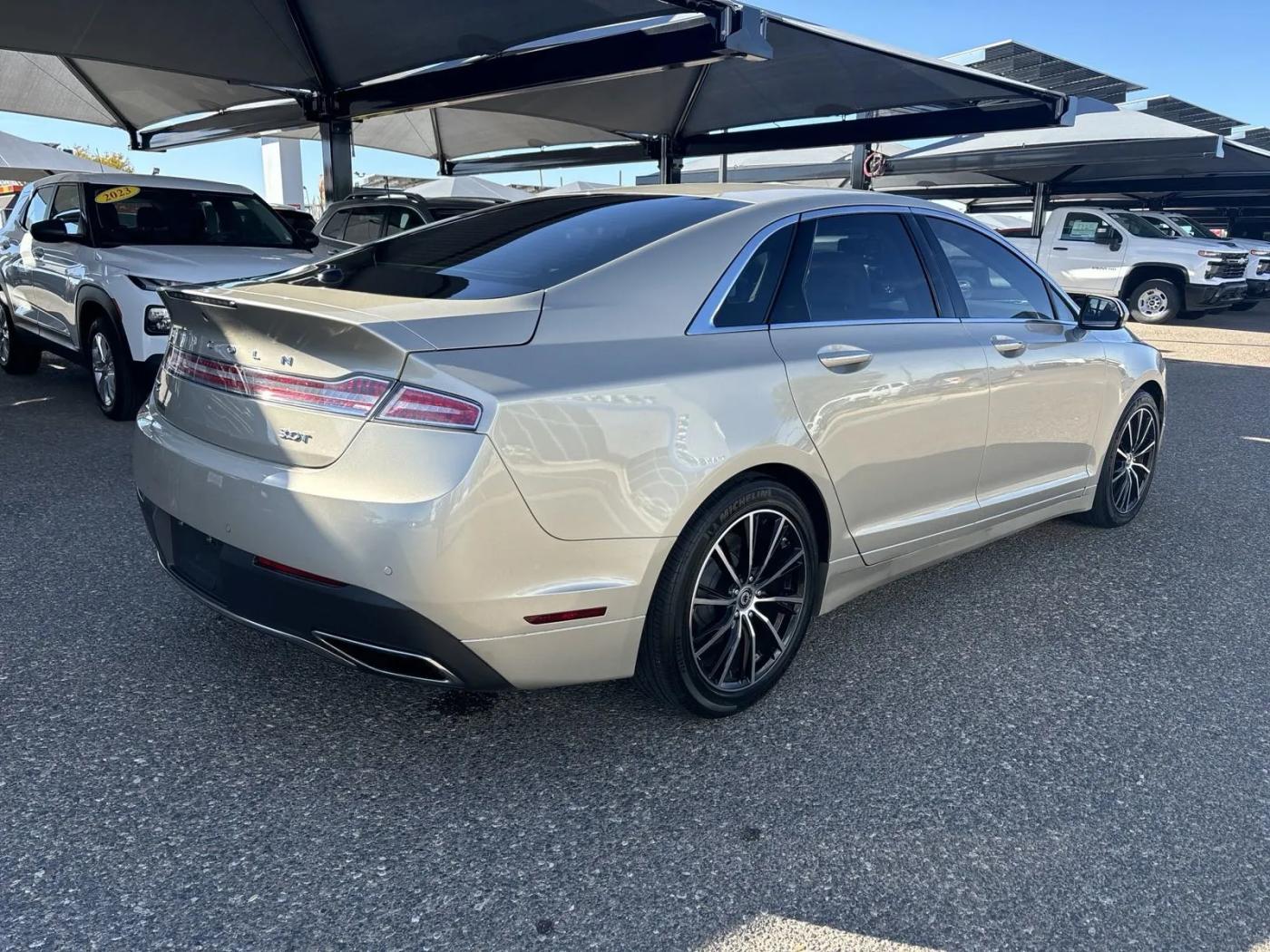 2017 Lincoln MKZ Reserve | Photo 4 of 22