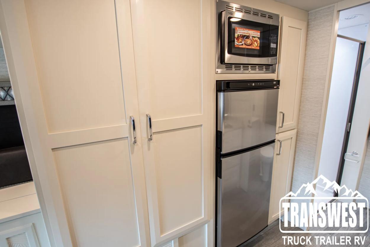 2024 Tiffin Wayfarer 25 JW | Photo 18 of 21